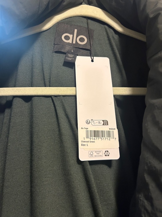 ALO Yoga Women's Dark Grey Shawl-Collar Puffer Jacket - Picture 3 of 6